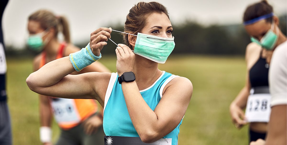 A woman getting ready to run.