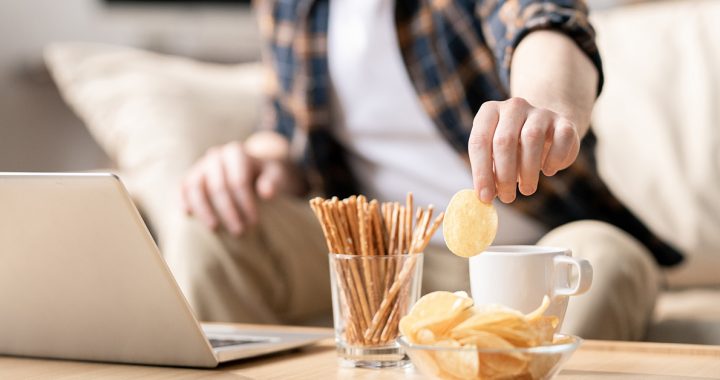 A person mindless snacking during COVID-19