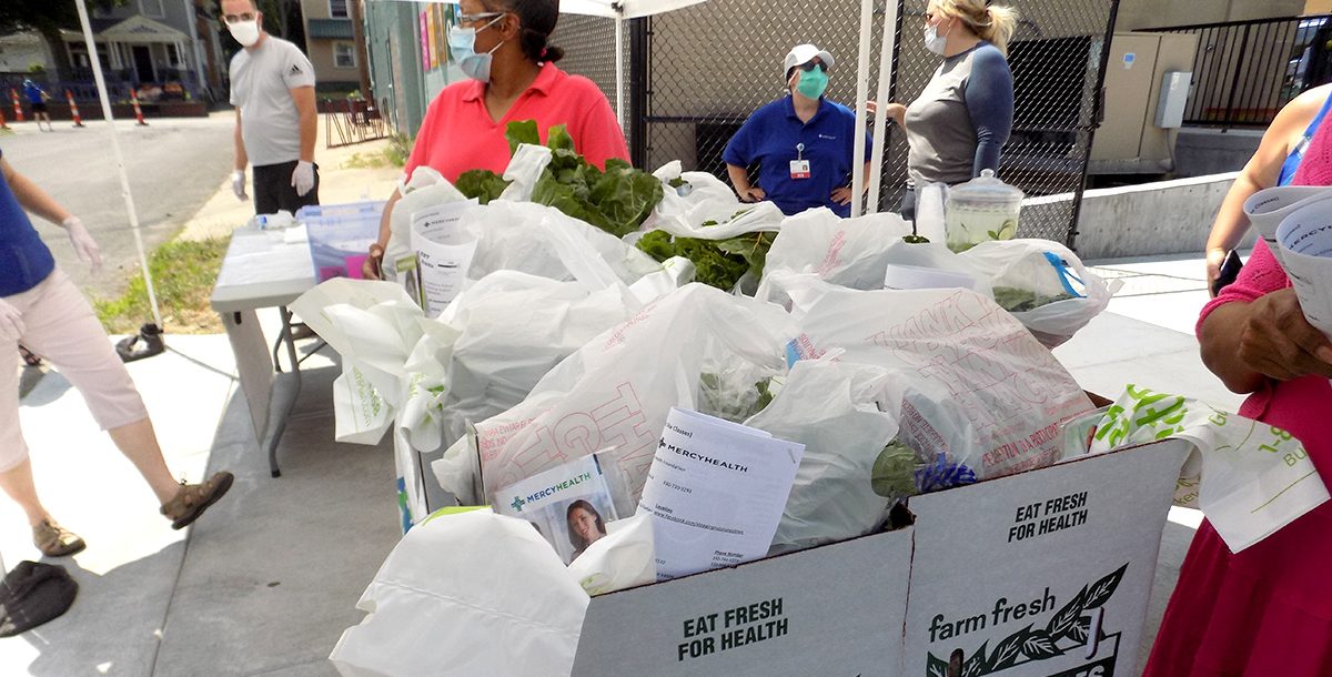 Fruit and Vegetable Rx Program organizing food boxes for the Youngstown community participants