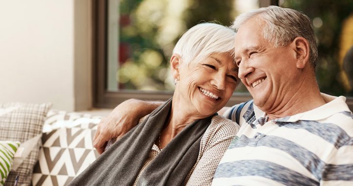 An older couple discussing lung cancer screenings